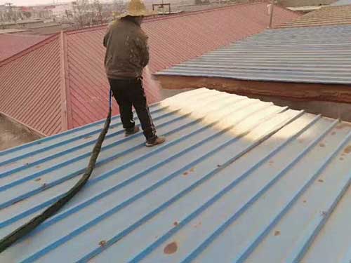 聚氨酯发泡机屋顶保温防水施工案例