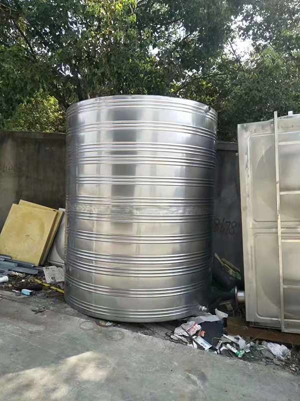 室外使用的不锈钢大型水箱聚氨酯保温应用