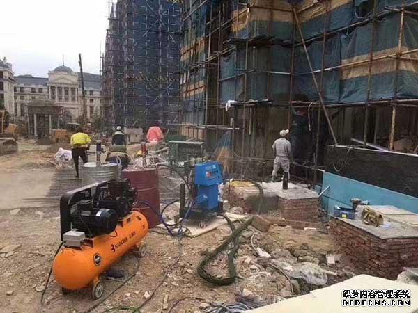 硬泡聚氨酯外墙外保温 湖南聚氨酯发泡机(图1) Q2600硬泡聚氨酯外墙保温发泡机